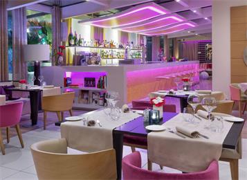 現(xiàn)代酒吧桌椅組合輕奢吧臺(tái)椅家具