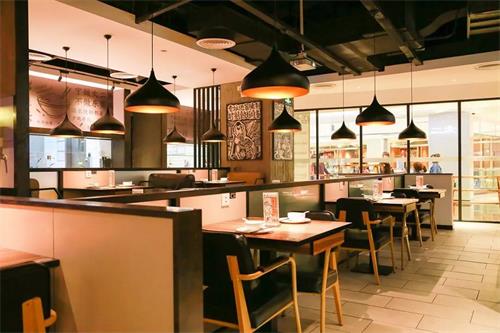 太二酸菜魚餐廳桌椅