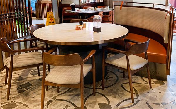 餐廳實木桌椅